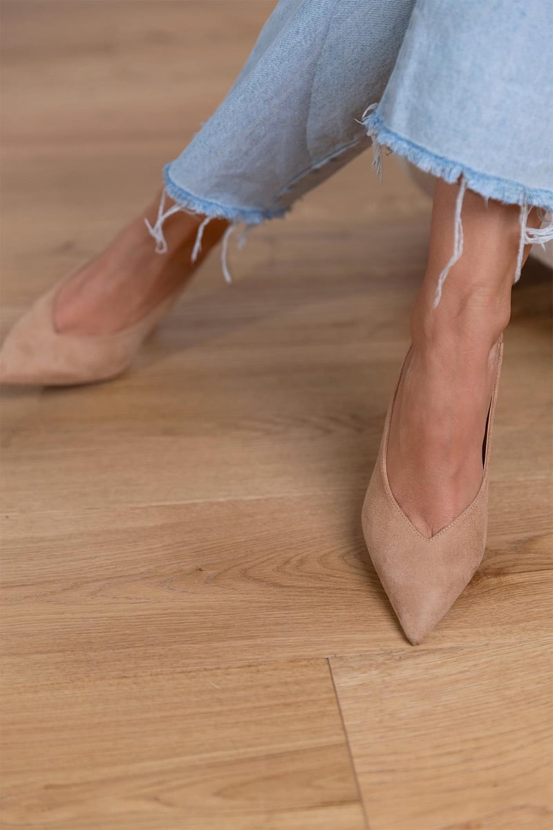 Women's Heeled Shoes with Pointed Toe and Classic Fashion Style