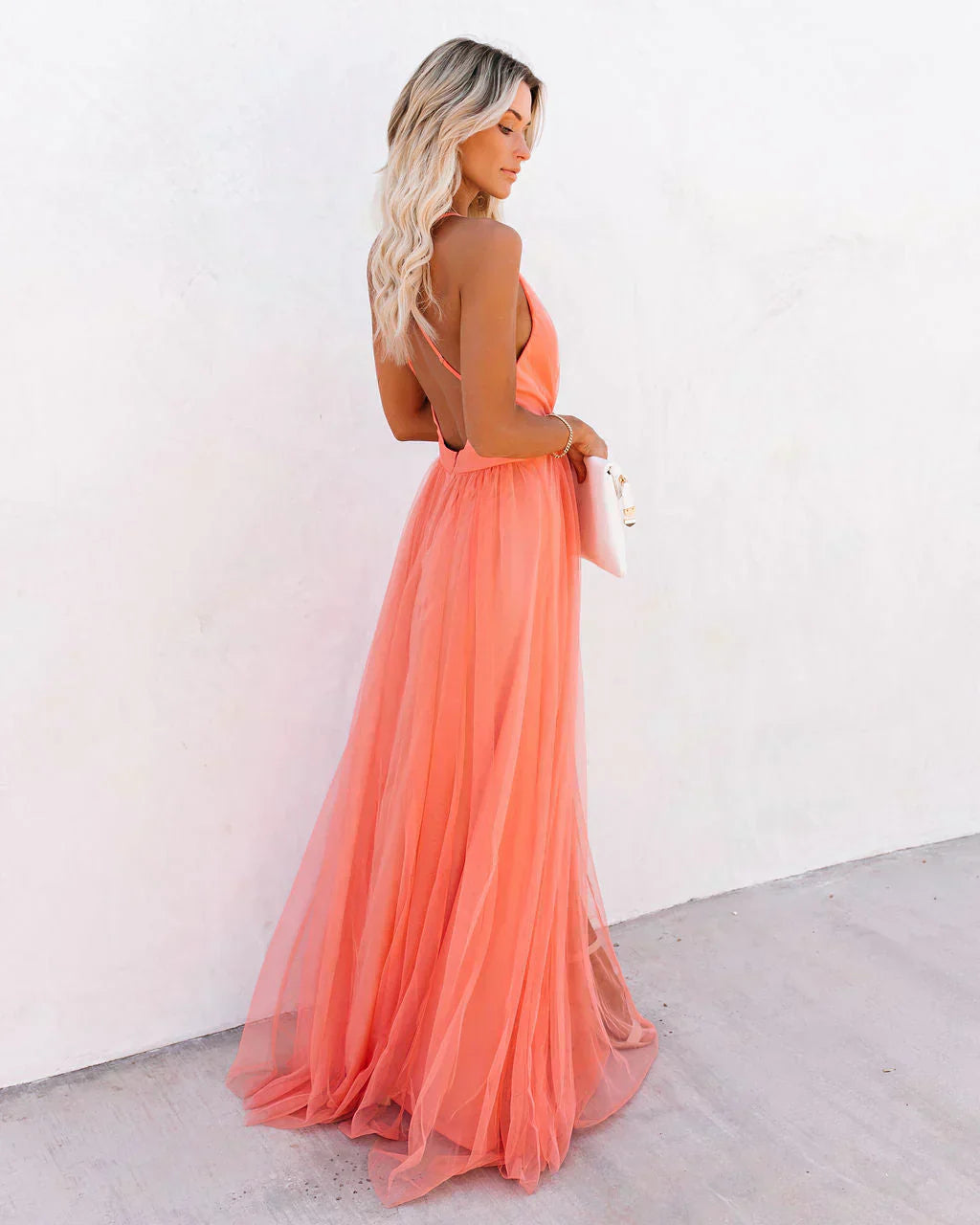 Women's V-Neck Maxi Dress with Flowing Skirt and Elegant Design