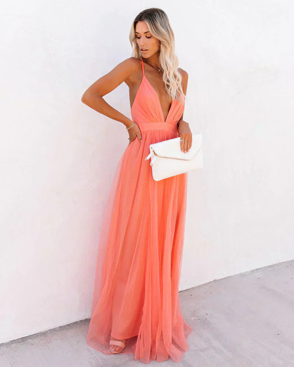 Women's V-Neck Maxi Dress with Flowing Skirt and Elegant Design